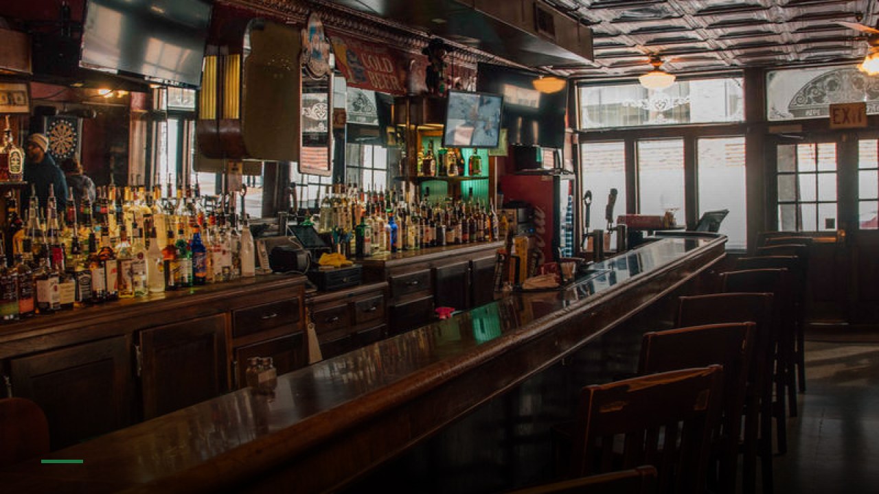 Andrews on the Corner - Sports Bars in Detroit