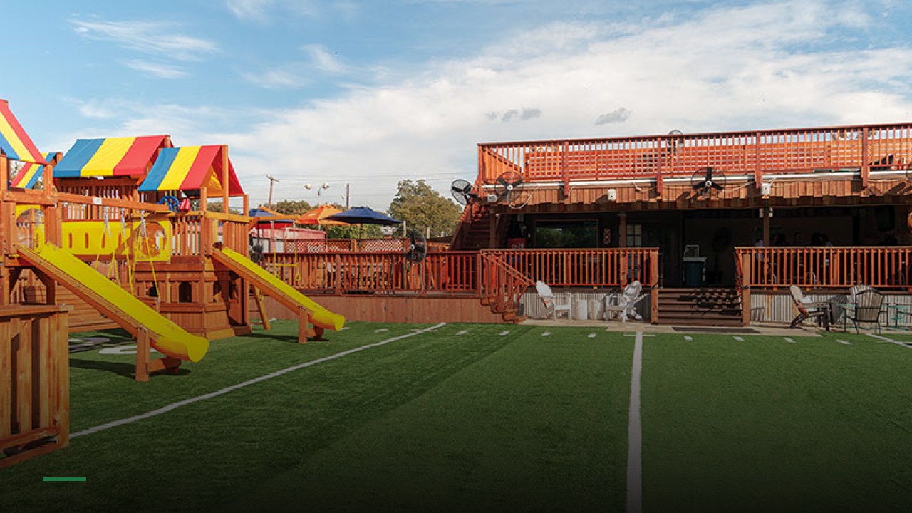 Backyard on Broadway - Sports Bars in San Antonio