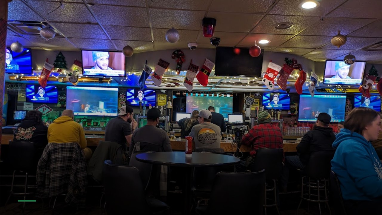 Brewski's Sports Club & BBQ - Sports Bars in Milwaukee