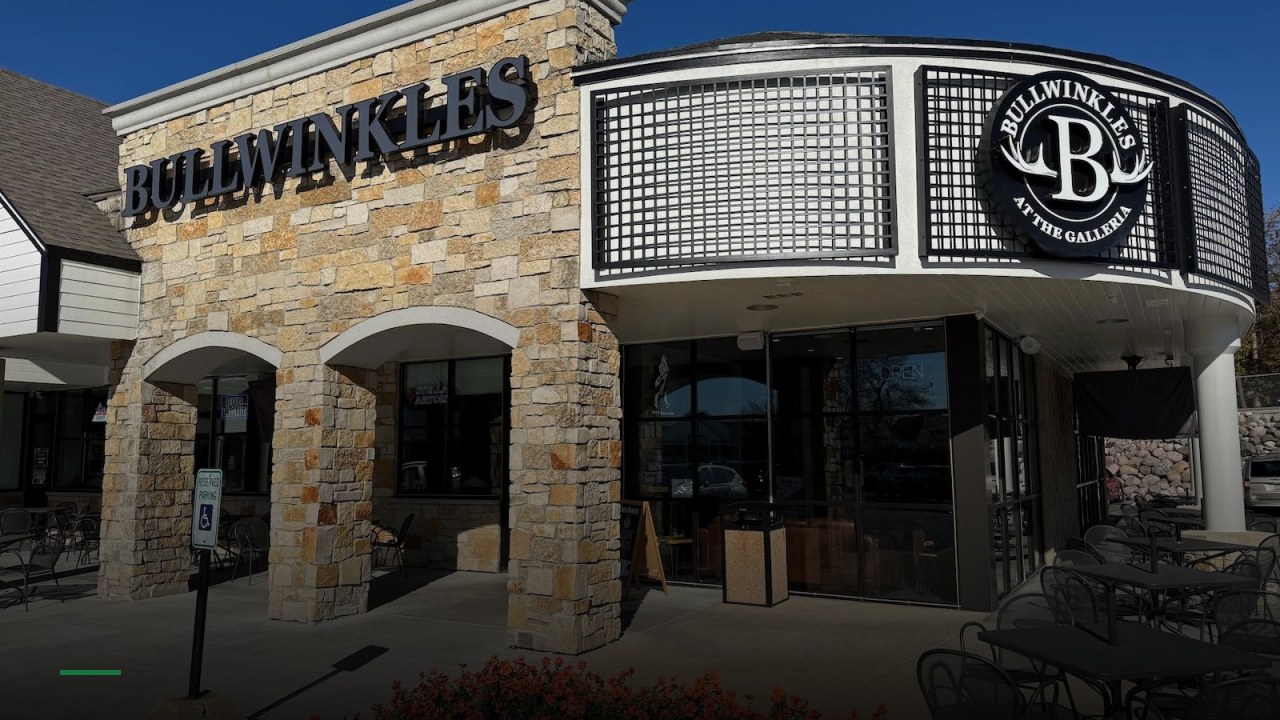 Bullwinkles at the Galleria - Sports Bars in Milwaukee