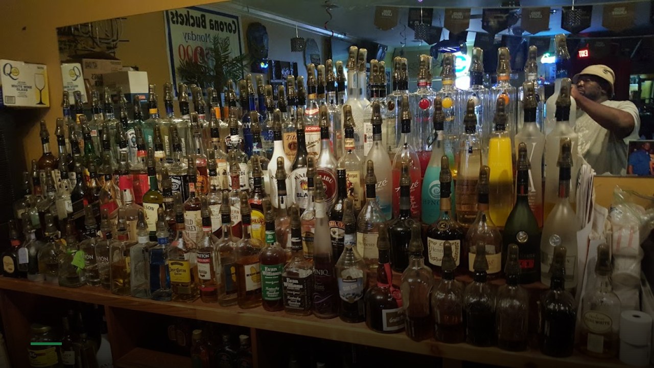 Cozie's Sport Bar & Grill - Sports Bars in New Orleans