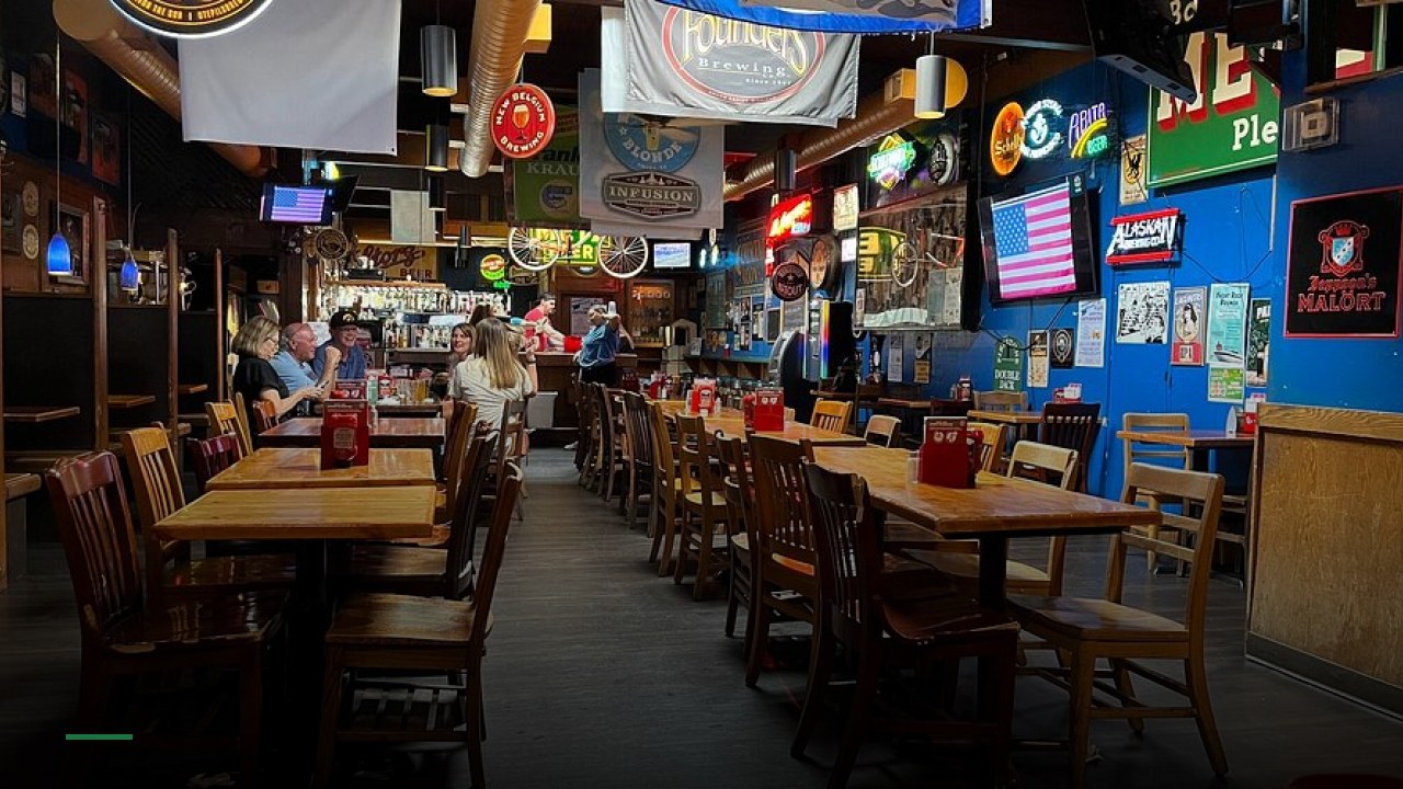 Crescent Moon - Sports Bars in Omaha