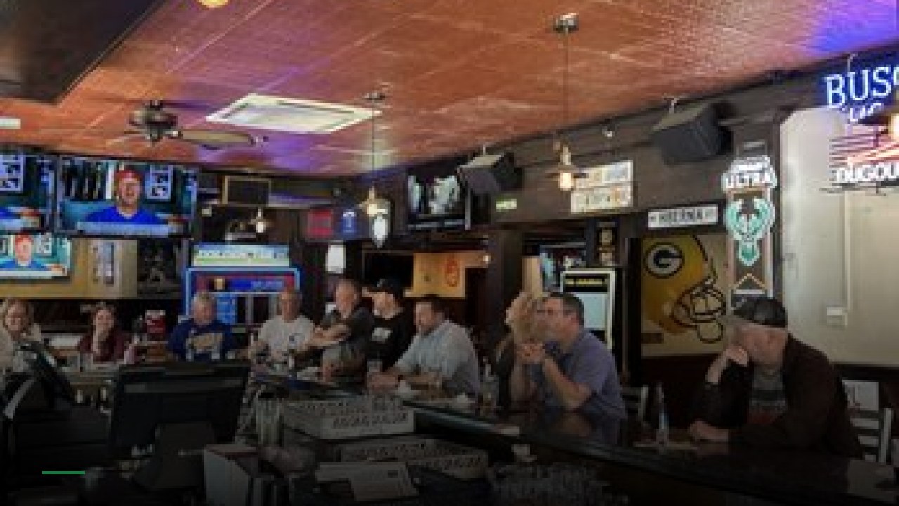 Dugout 54 - Sports Bars in Milwaukee