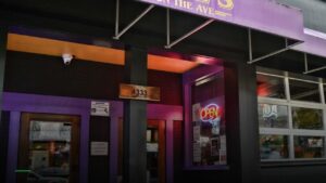 Earl’s on the Ave — Sports bars in Seattle