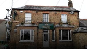 Estcourt Tavern — Pubs in Watford