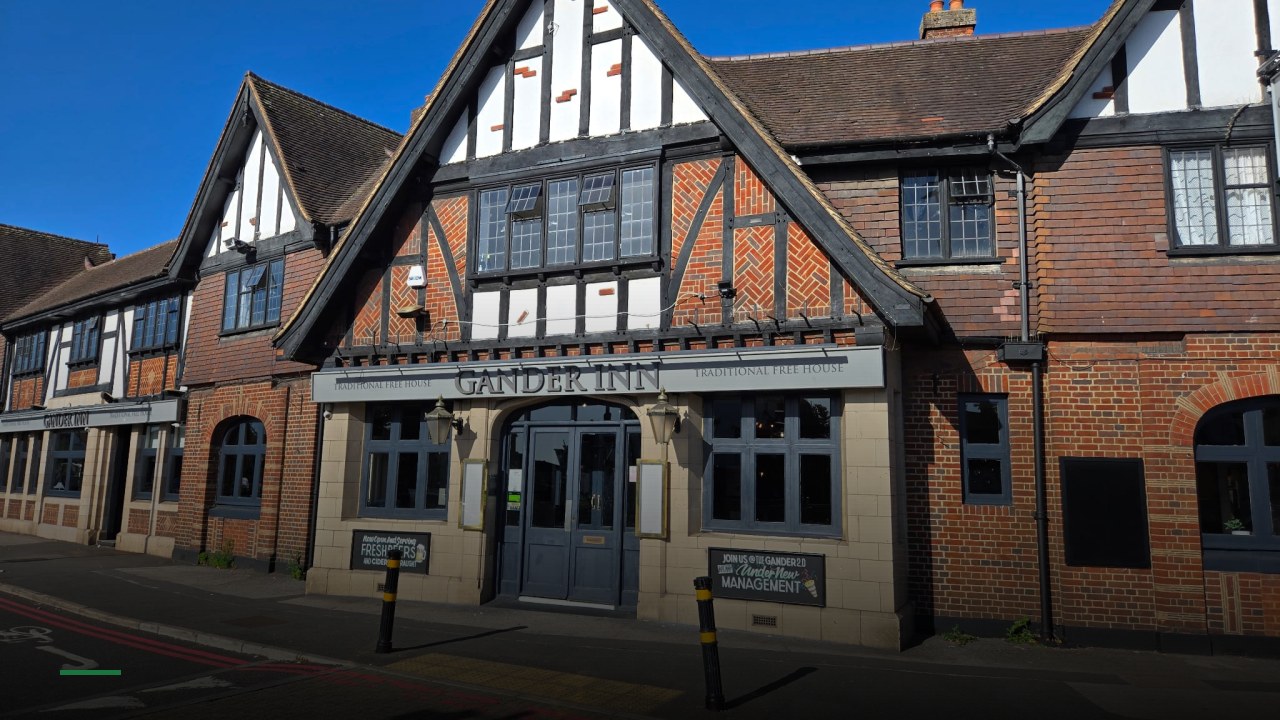 Gander Inn - Sports Bars in Crawley