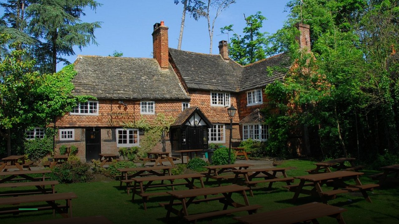 Goffs Manor - Sports Bars in Crawley