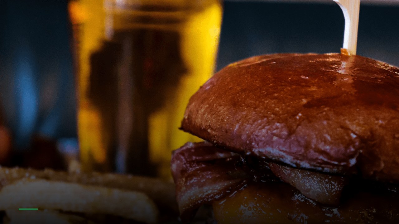 Harvey's Wineburger - Sports Bars in Phoenix