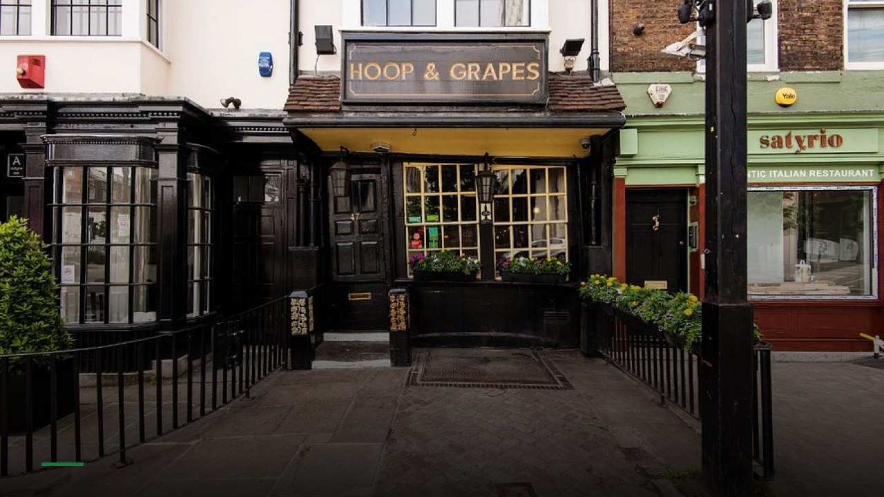 Hoop & Grapes - Sports Bars in London