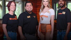 Hooters — Sports bars in Kansas City