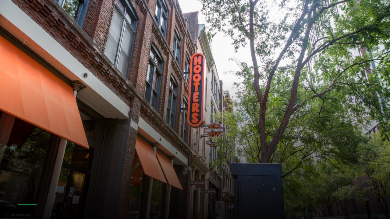 Hooters - Sports Bars in Nashville