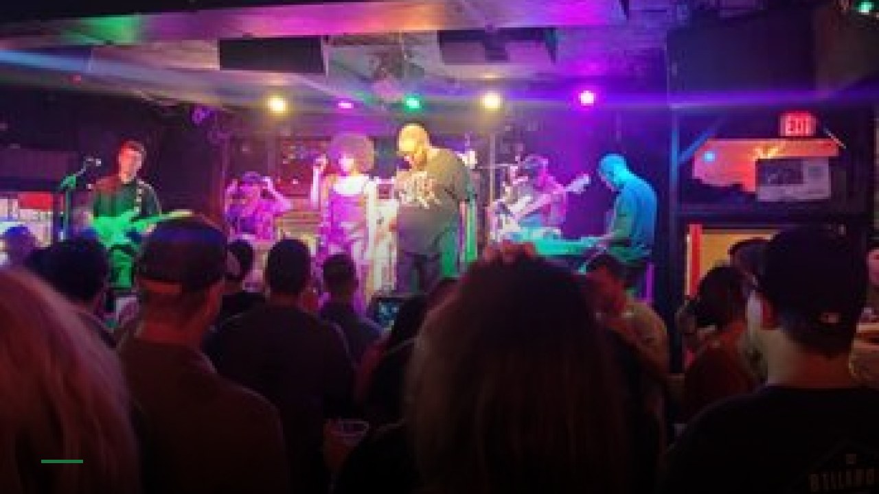 Hurricanes Sports Bar - Sports Bars in New Orleans