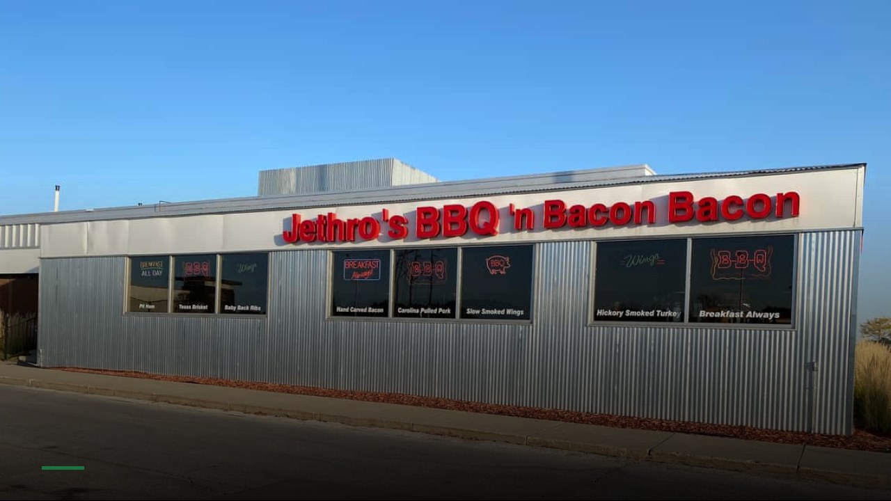 Jethro's BBQ - Sports Bars in Des Moines