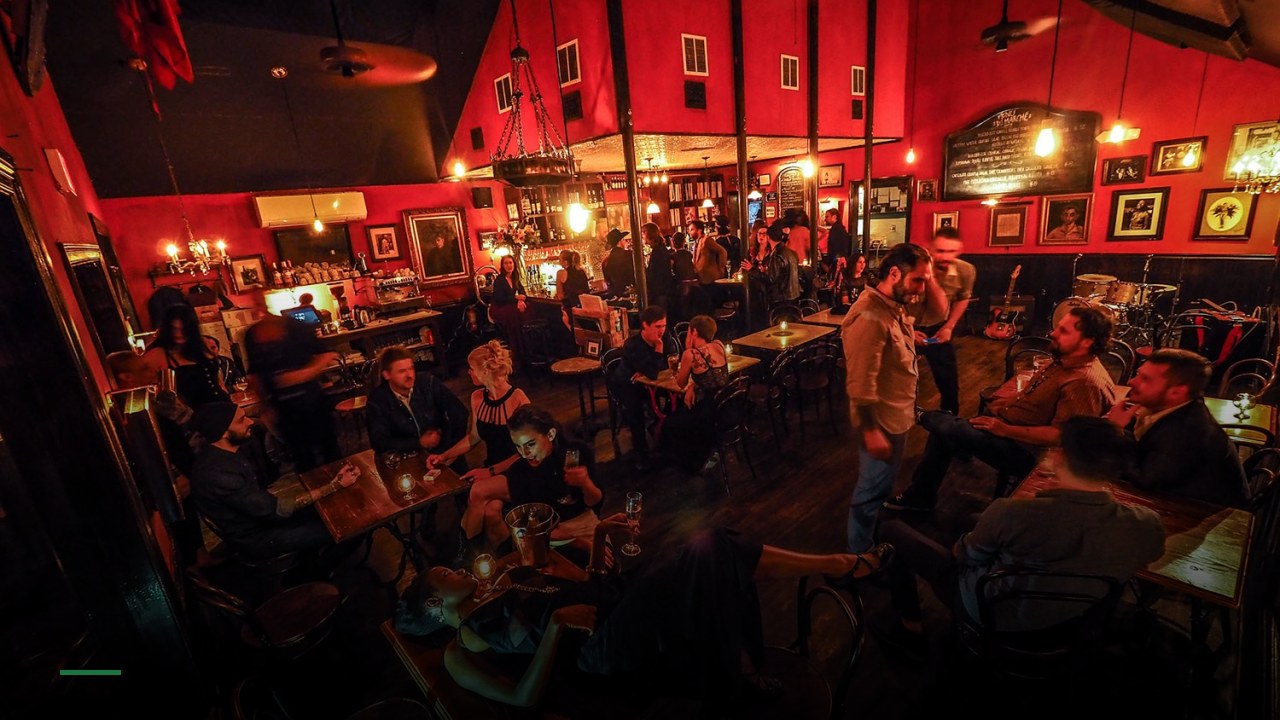 Lil' Easy Fine Cajun Food & Bar - Sports Bars in Austin