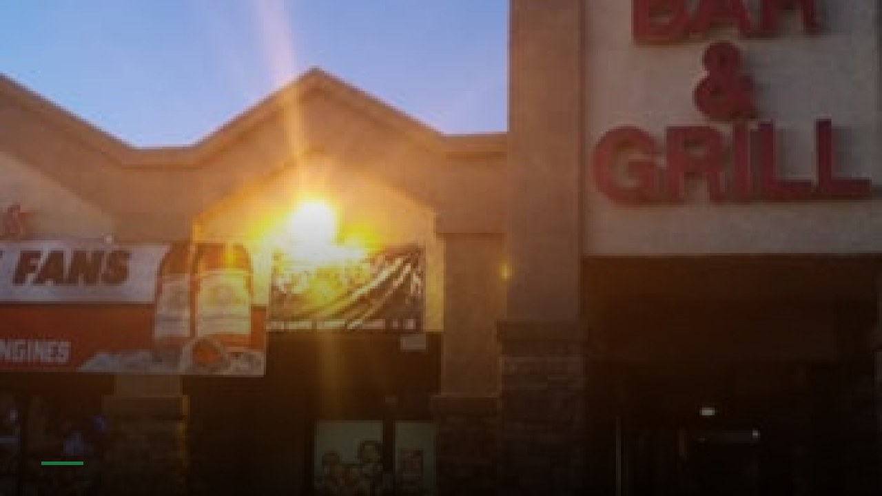 Oasis crossroads bar and grill - Sports Bars in Phoenix