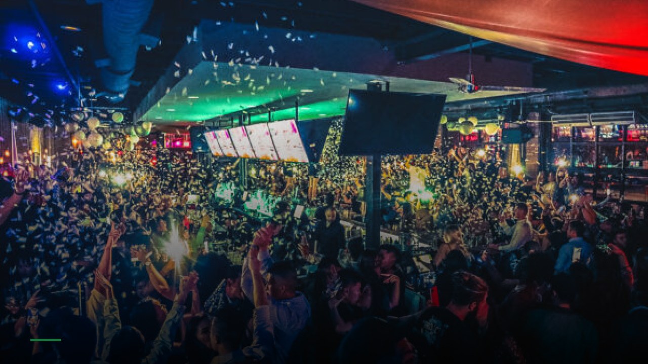 Off The Cuff - Sports Bars in Dallas