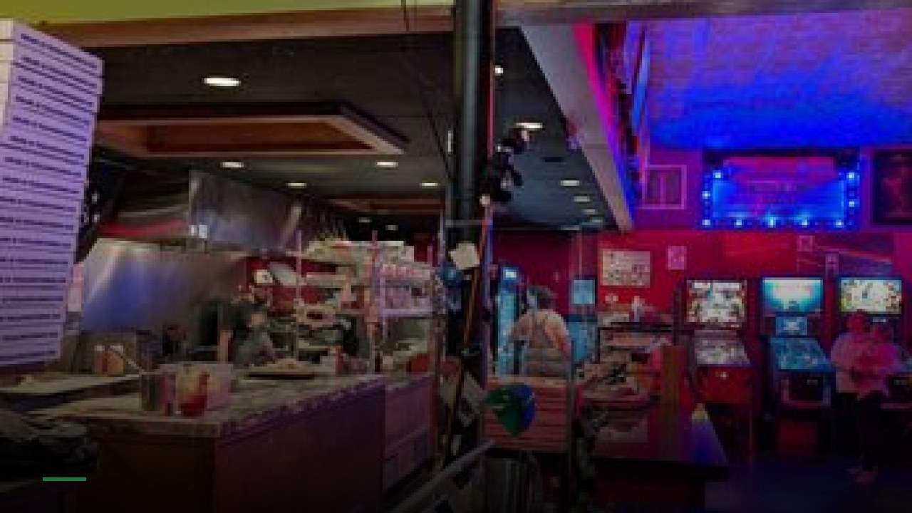 Pizza J - Sports Bars in Providence