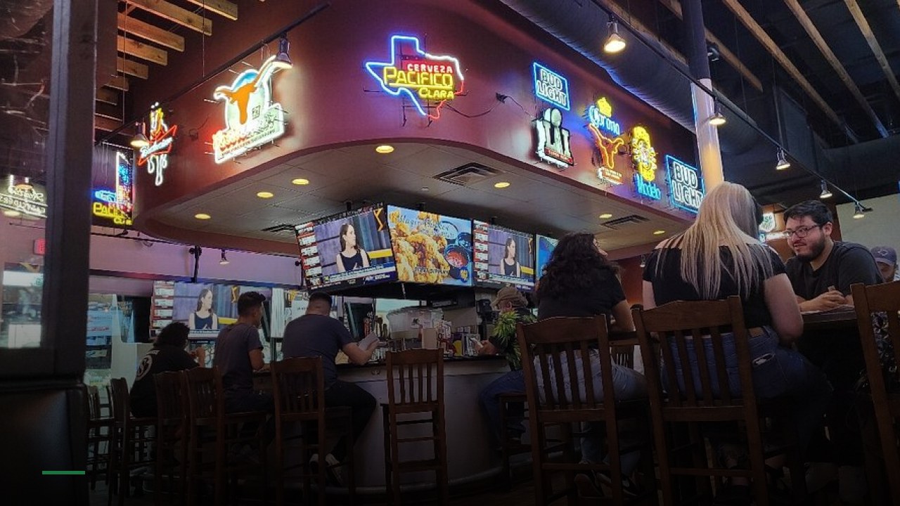 Pluckers Wing Bar - Sports Bars in Austin