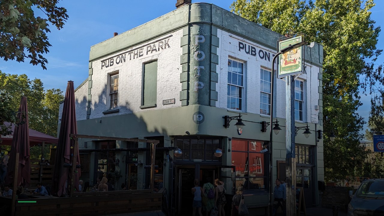 Pub On The Park - Sports Bars in London