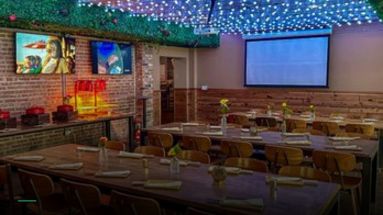 Roots Handmade Pizza - West Town - Sports Bars in Chicago