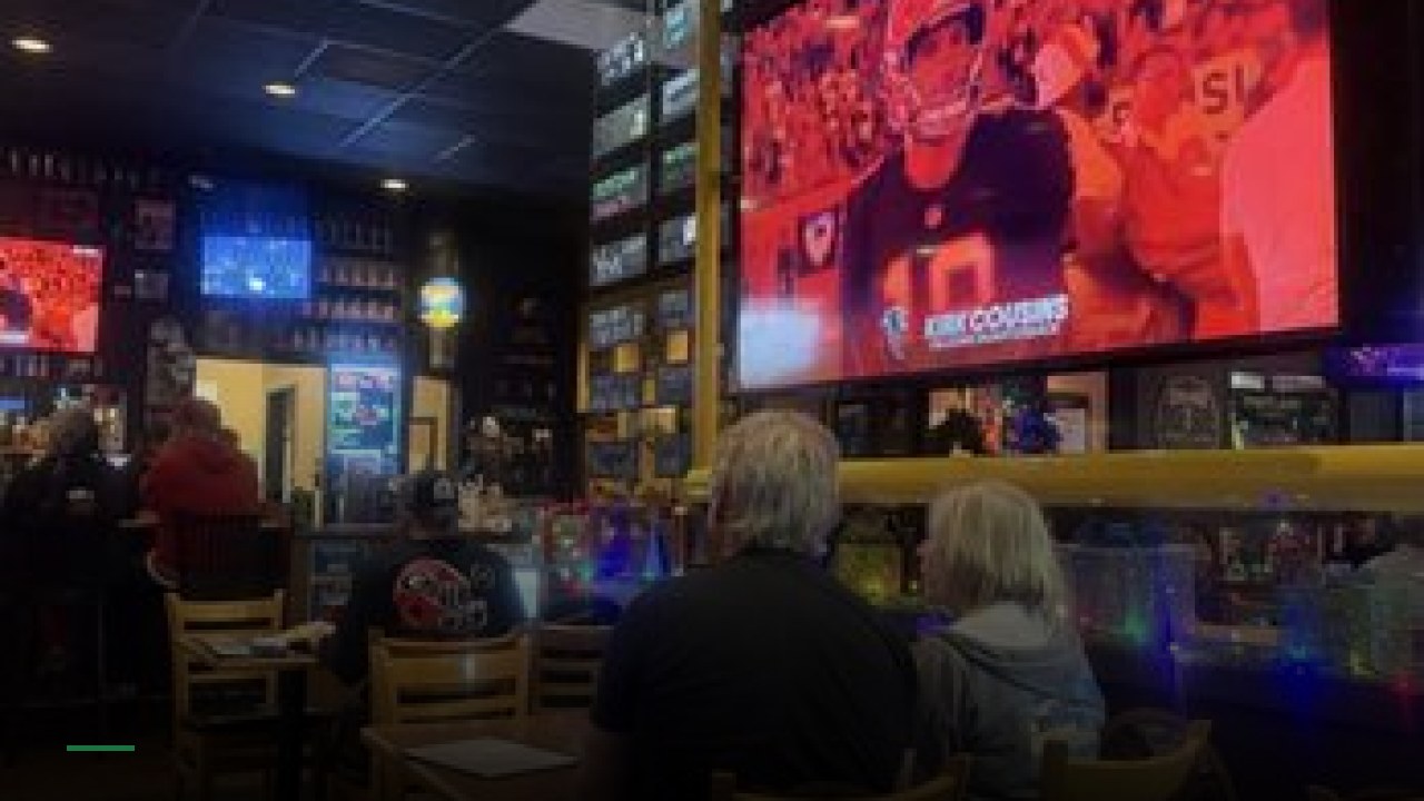 Sidelines | Restaurant & Sports Bar - Sports Bars in Portland