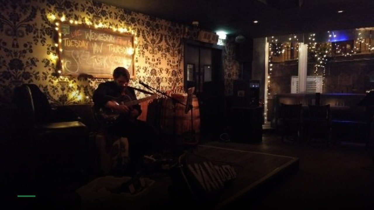 Slouch: Live Music, Kitchen & Late Night Venue - Sports Bars in Glasgow