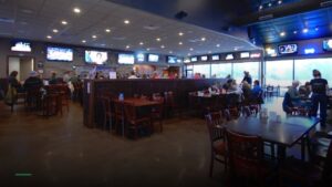 Snow’s Lakeside Tavern – Craft Beer – Steaks – Sports Bar – Wings – Burgers – Waterfront Dining — Sports bars in Cincinnati