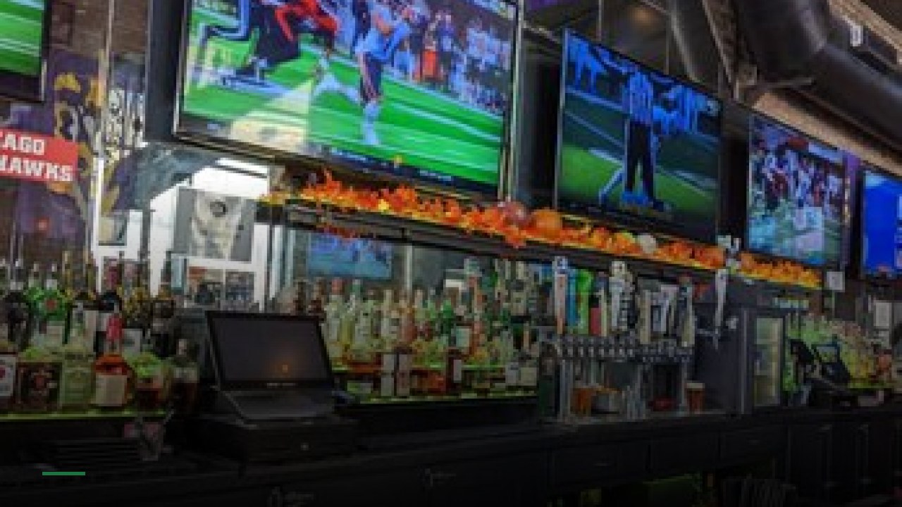 Standard Bar and Grill - Sports Bars in Chicago