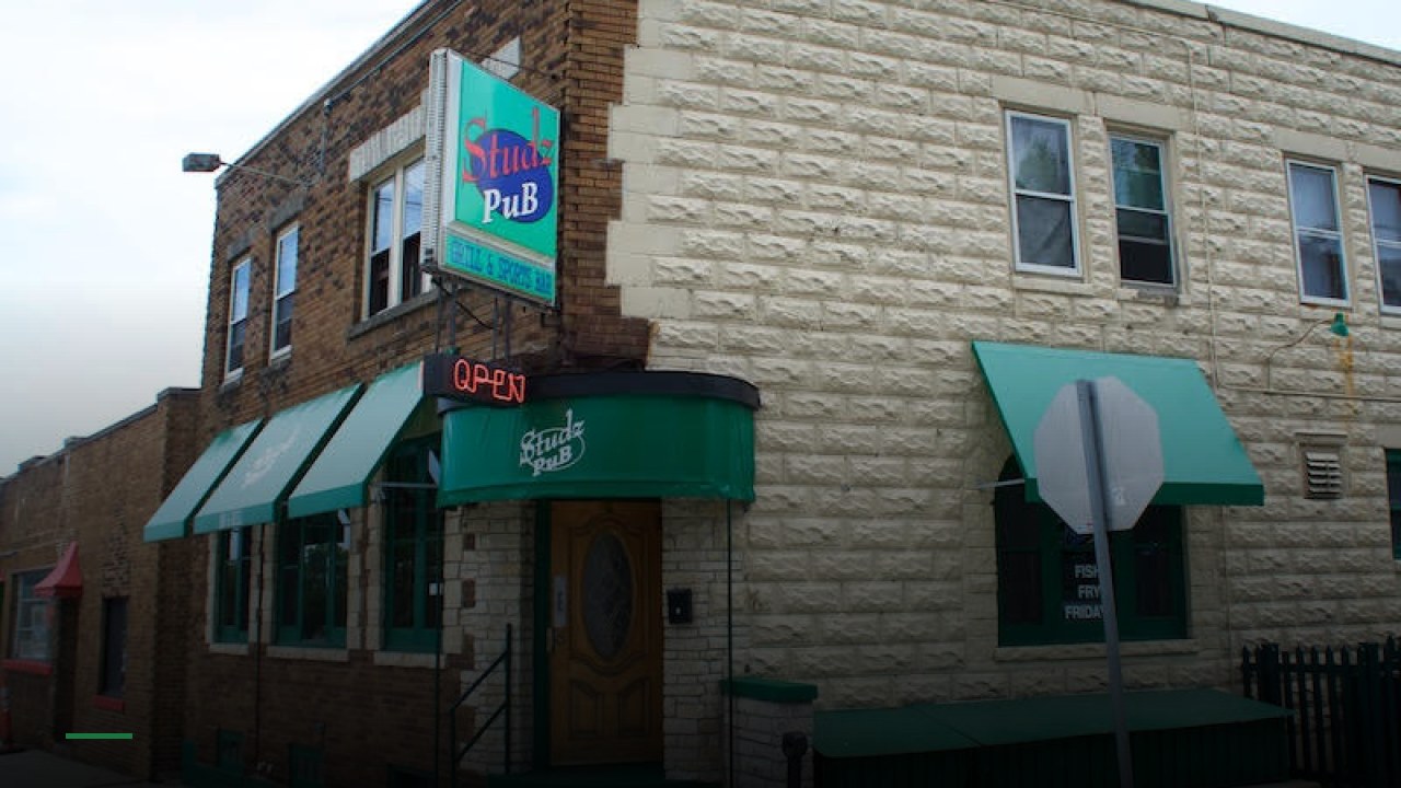 Studz Pub - Sports Bars in Milwaukee