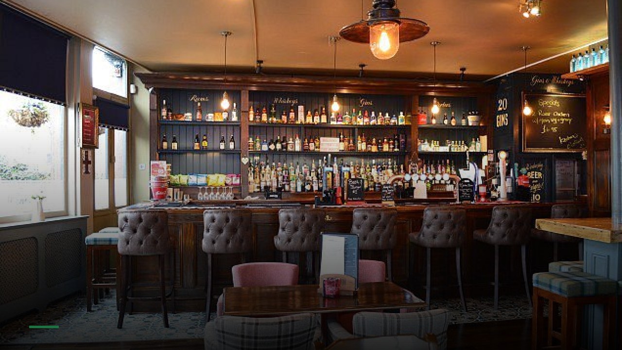 The Askew - Sports Bars in Luton