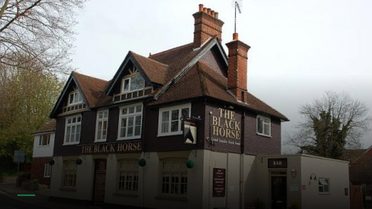 The Black Horse Tring - Sports Bars in Luton