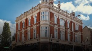 The Black Lion — Pubs in Luton