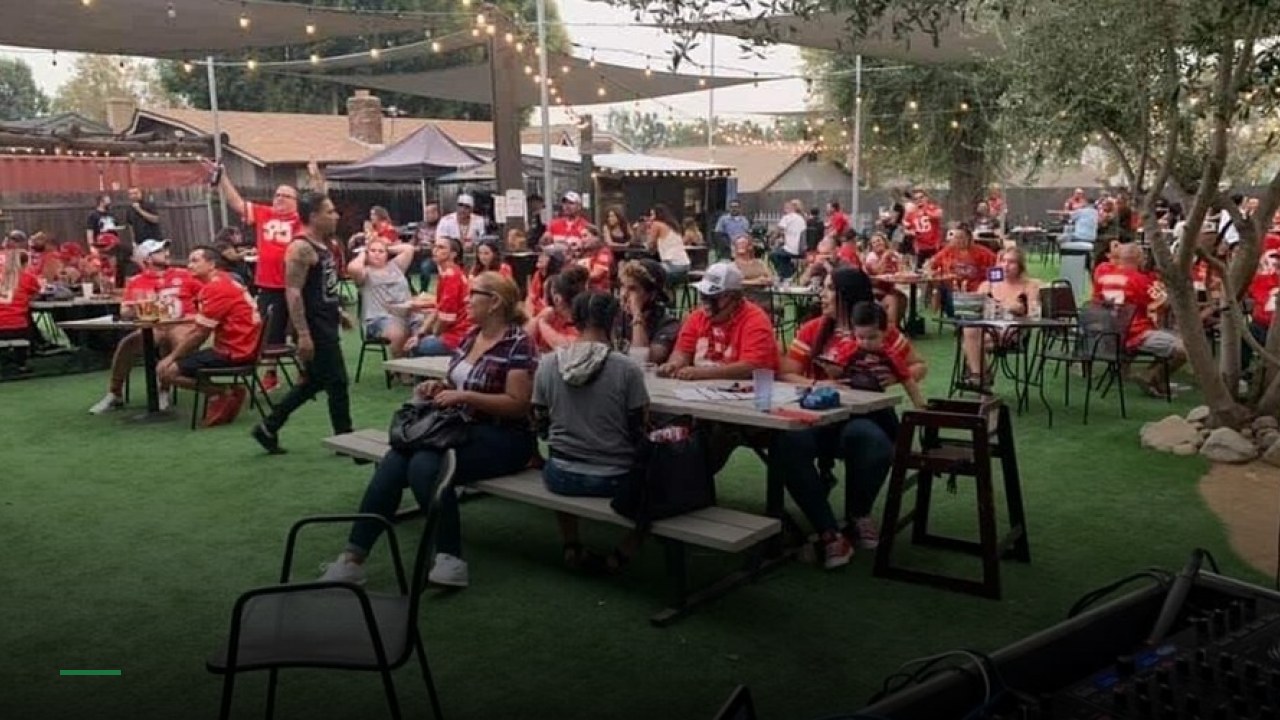 The Etiwanda Roadhouse Bar & Grill - Sports Bars in Riverside