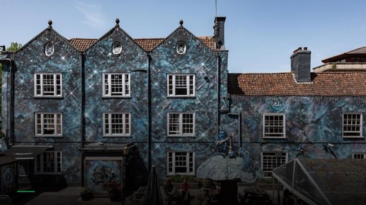 The Full Moon Pub & Hostel - Sports Bars in Bristol