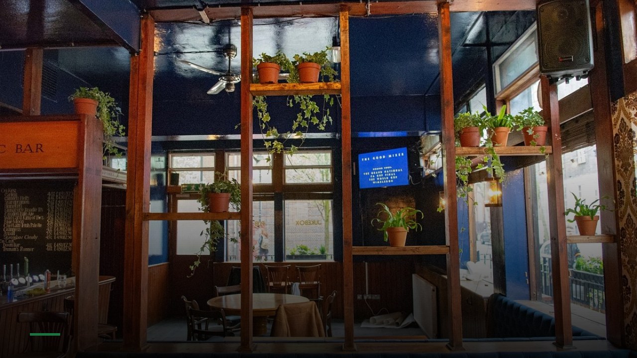 The Good Mixer - Sports Bars in Luton