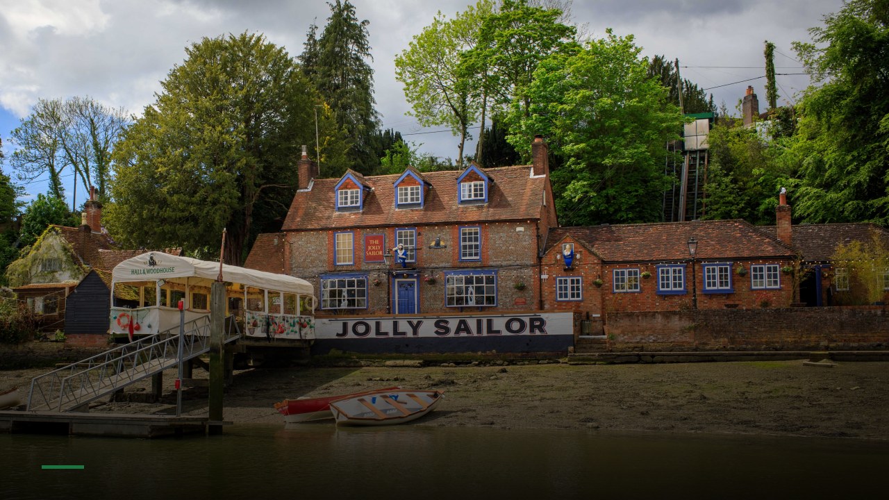 The Jolly Sailor - Sports Bars in Crawley