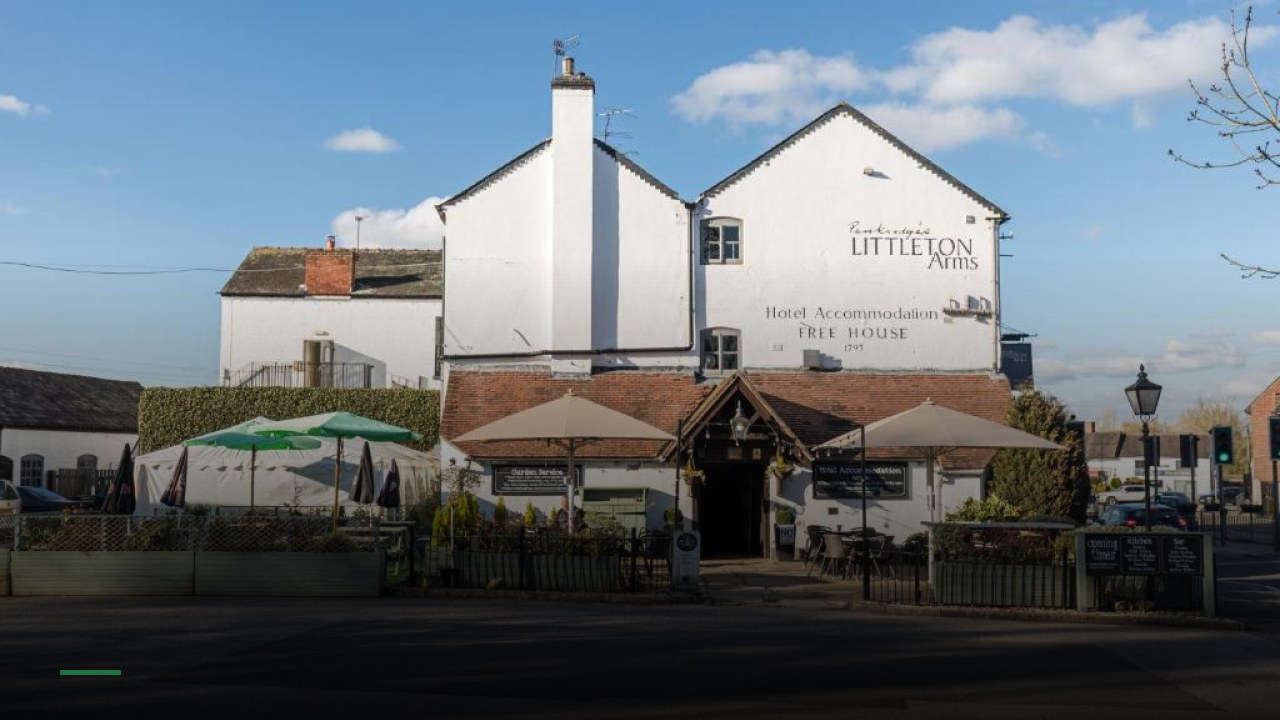 The Littleton Arms - Sports Bars in Wolverhampton