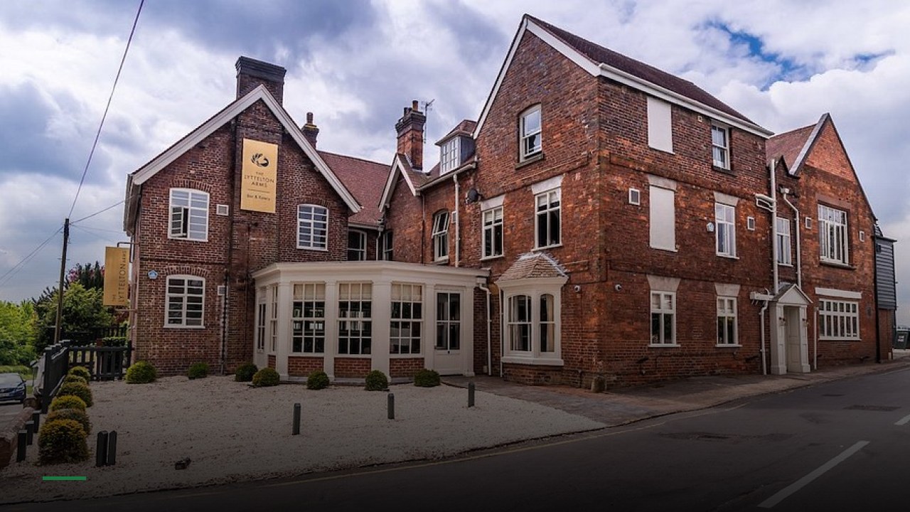 The Lyttelton Arms - Sports Bars in Watford