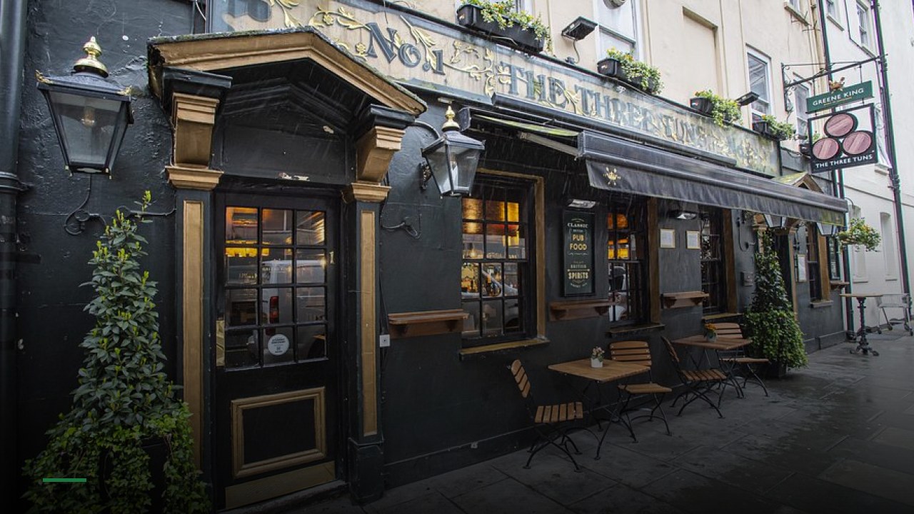 The Three Tuns - Sports Bars in Watford