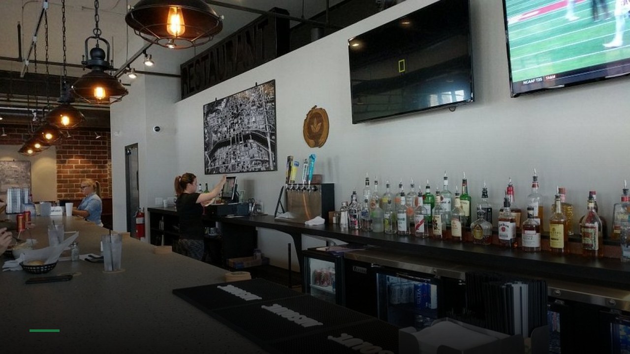 The Walnut - Sports Bars in Des Moines