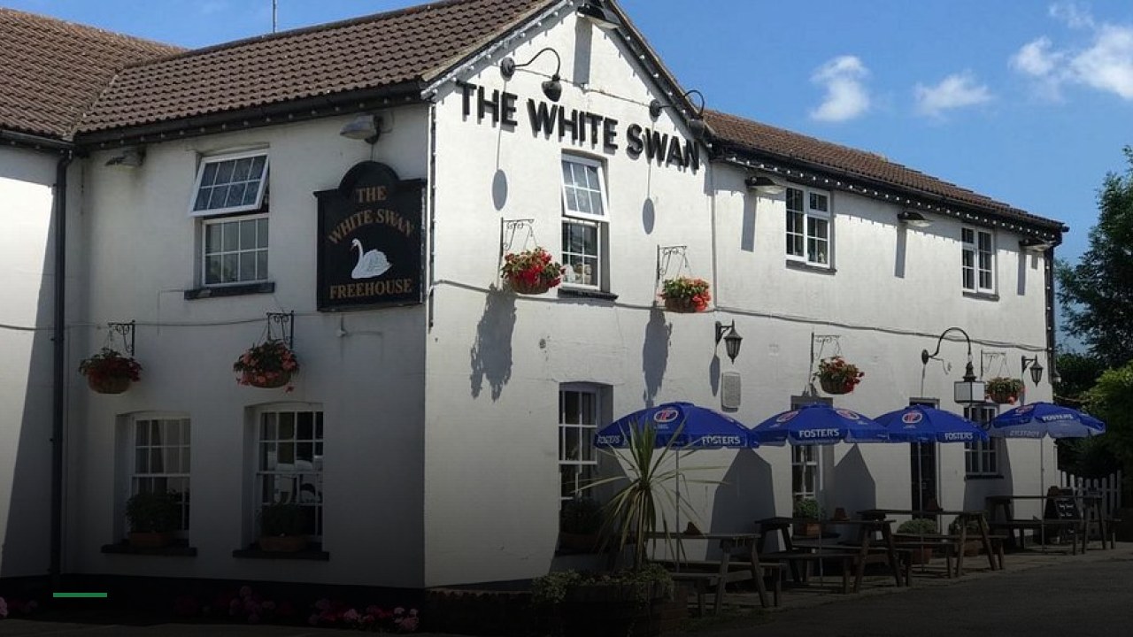 The White Swan - Sports Bars in Luton