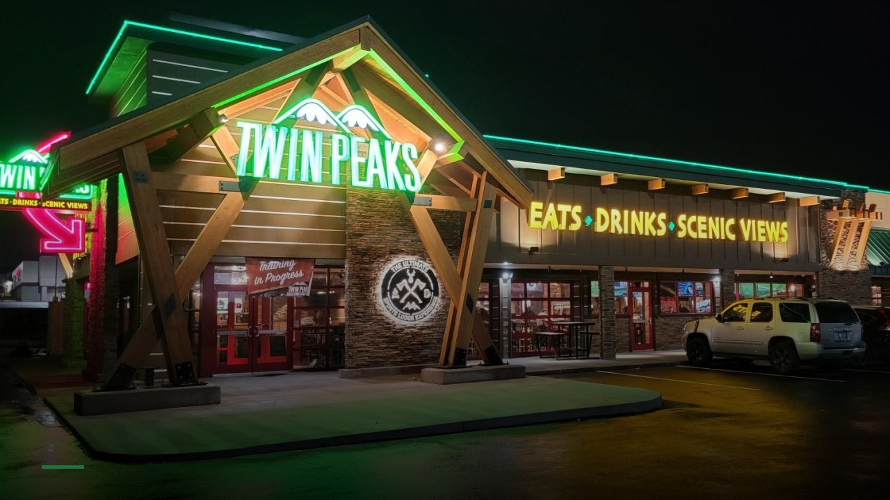 Twin Peaks - Sports Bars in Nashville