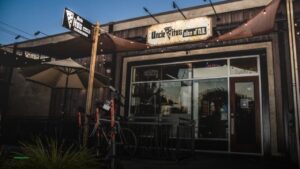 Uncle Vito’s Slice of NY — Sports bars in Sacramento